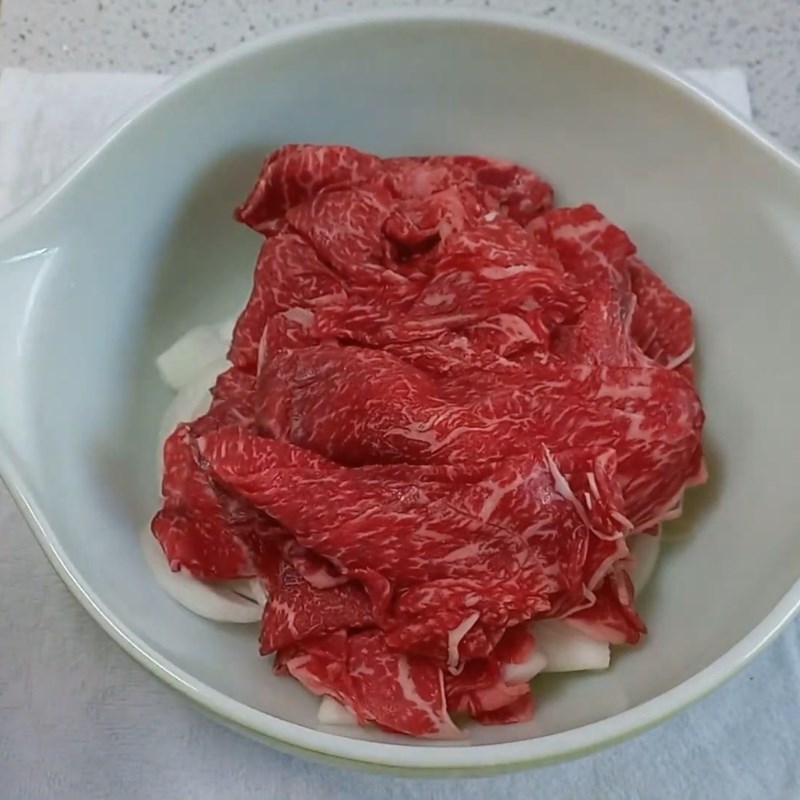 Bước 2 Ướp thịt bò đậm đà Bò xào kim chi