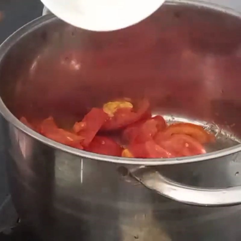 Bước 2 Xào cà chua và cá mờm sữa Canh lá lằng