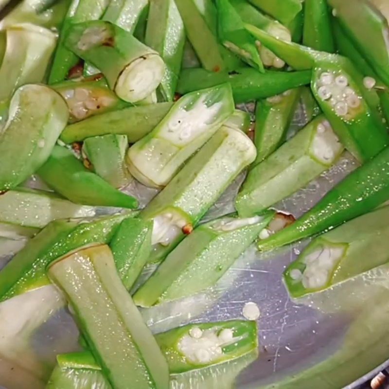 Bước 2 Xào đậu bắp với lửa lớn và nêm gia vị Xào đậu bắp không nhớt