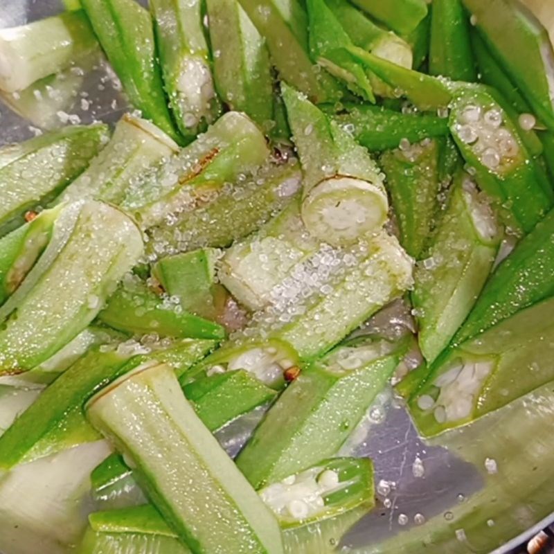 Bước 2 Xào đậu bắp với lửa lớn và nêm gia vị Xào đậu bắp không nhớt