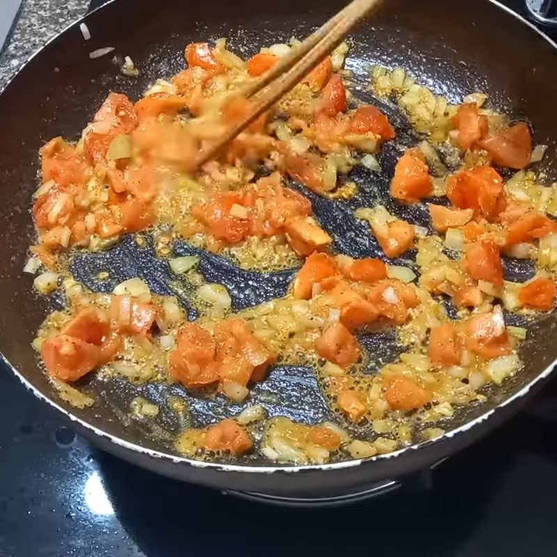 Bước 4 Xào gạch cua và cà chua tạo riêu Canh cua đồng