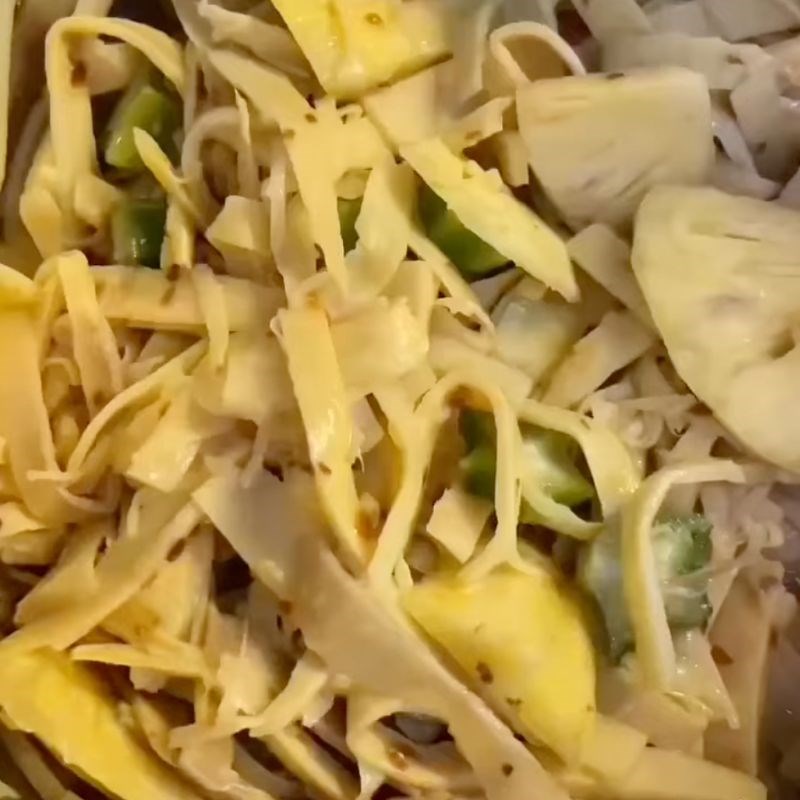 Bước 4 Xào măng chua và hoàn thiện nước lẩu Lẩu rươi