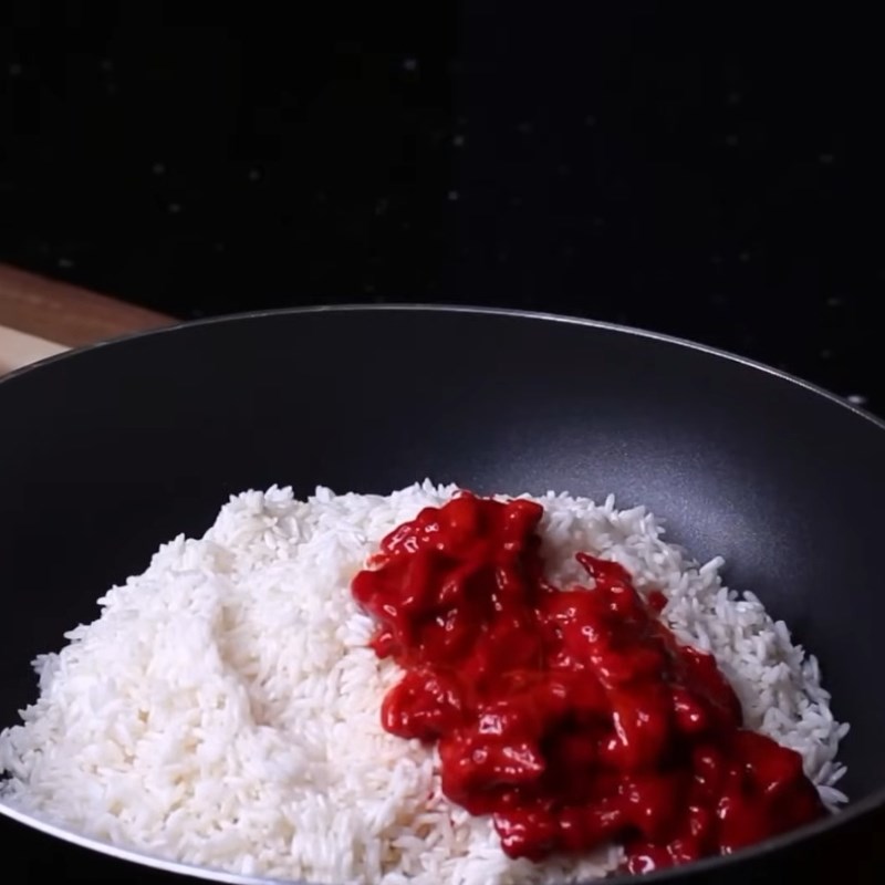 Bước 3 Xào nếp với gấc và nước cốt dừa Xôi gấc nước cốt dừa