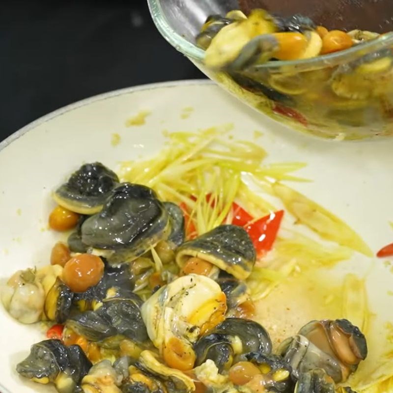 Bước 6 Xào ốc nhồi sả ớt Ốc nhồi xào sả ớt