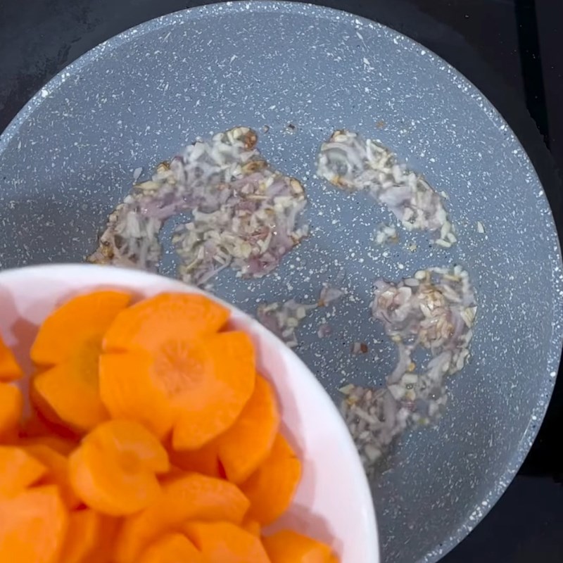 Bước 3 Xào rau củ Gà nấu nấm đông cô bắp non