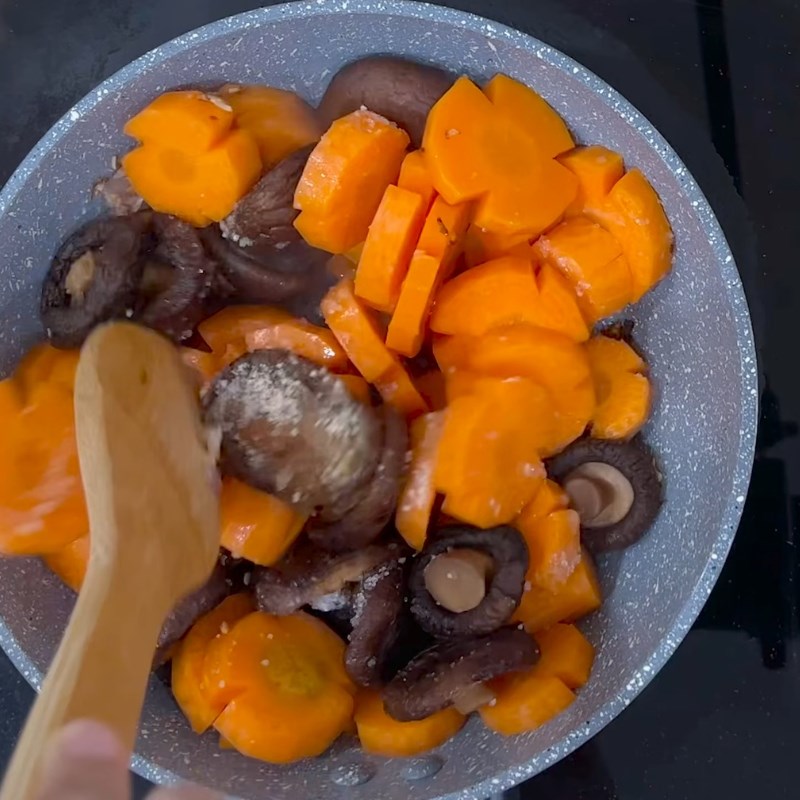 Bước 3 Xào rau củ Gà nấu nấm đông cô bắp non