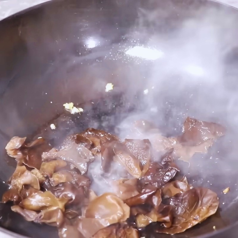 Bước 5 Xào rau củ thập cẩm Váng đậu xào