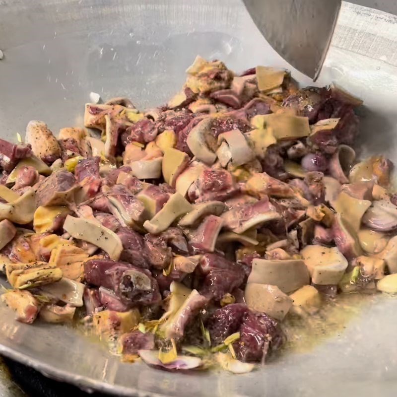 Bước 4 Xào săn thịt và om nước dùng lẩu Lẩu ngựa