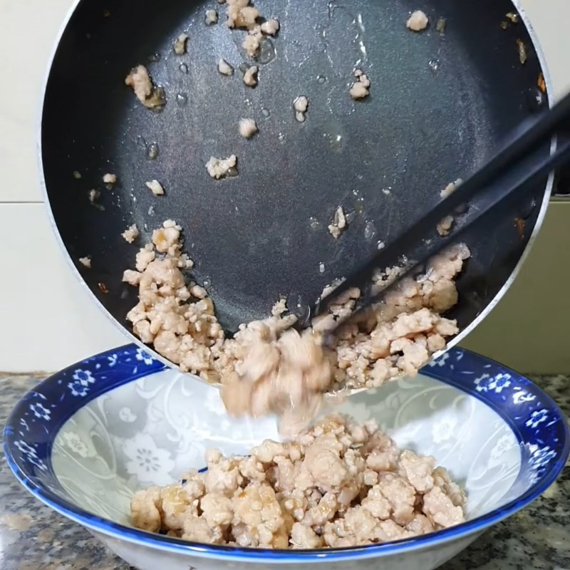 Bước 2 Xào sơ thịt heo băm Trứng chưng thịt băm