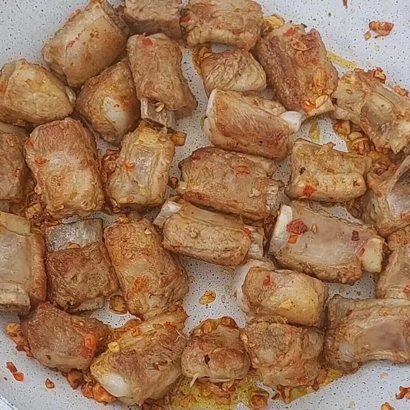 Bước 4 Xào sườn thấm sốt Nước sốt sườn xào chua ngọt