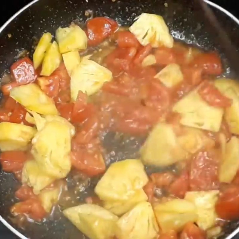 Bước 2 Xào thơm cà chua và dứa Canh ngao cà chua