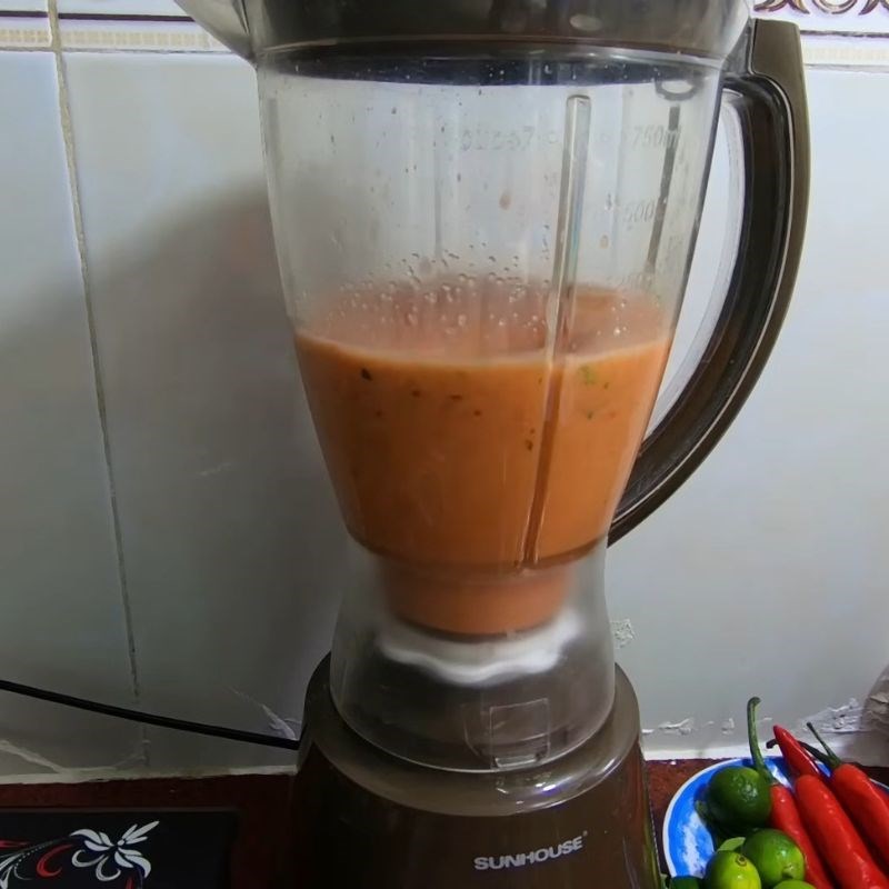 Bước 3 Xay nhuyễn hỗn hợp nước chấm Nước chấm hải sản sữa đặc