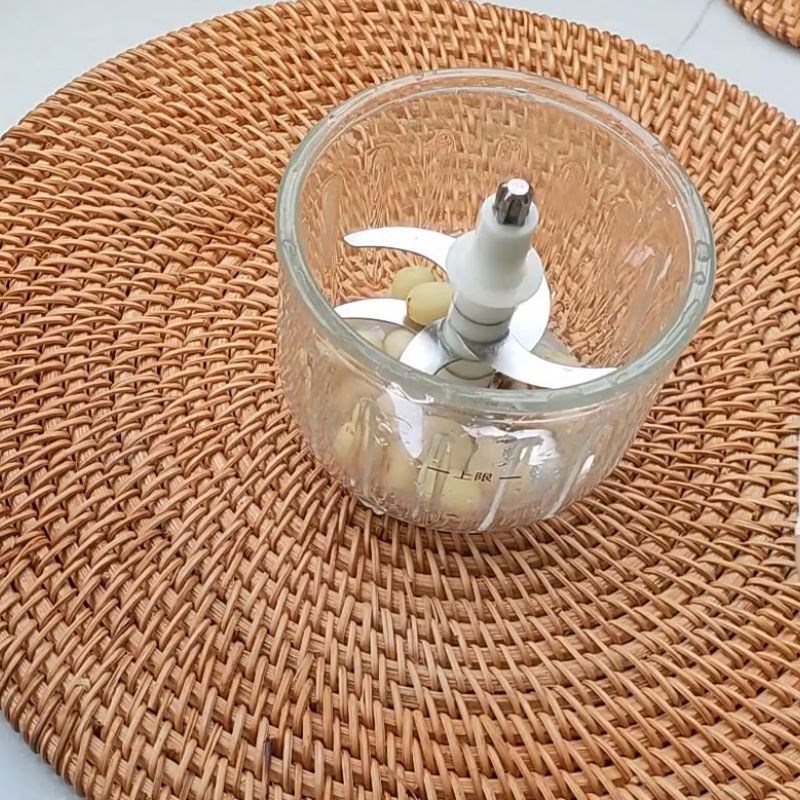 Bước 4 Xay nhuyễn lươn và hạt sen Cháo lươn hạt sen