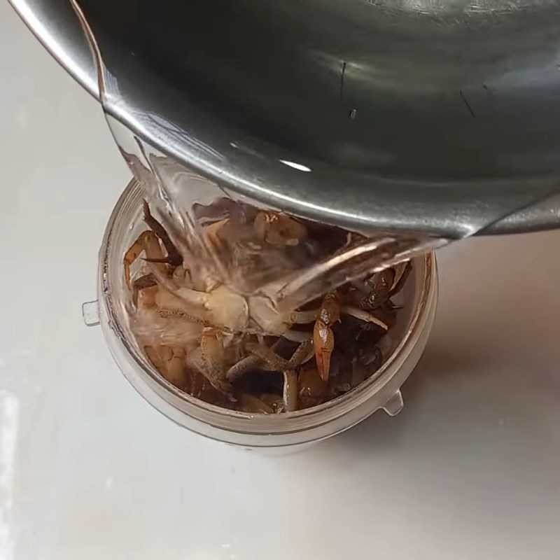 Bước 3 Xay và lọc cua lấy nước cốt Canh cua đồng