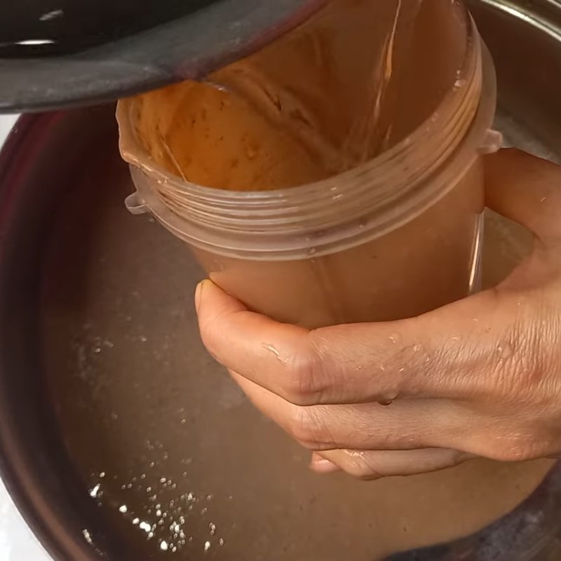 Bước 3 Xay và lọc cua lấy nước cốt Canh cua đồng
