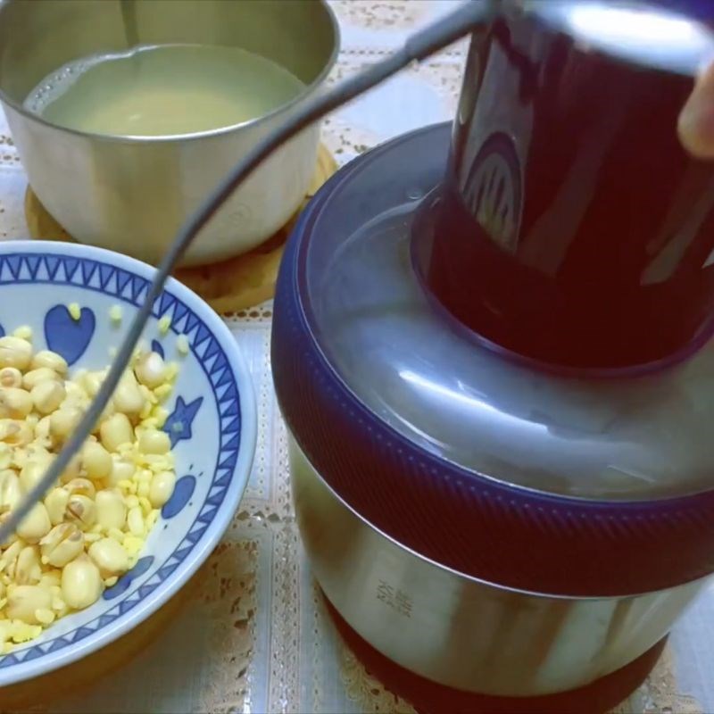 Bước 3 Xay và lọc sữa hạt sen đậu xanh Sữa hạt sen đậu xanh