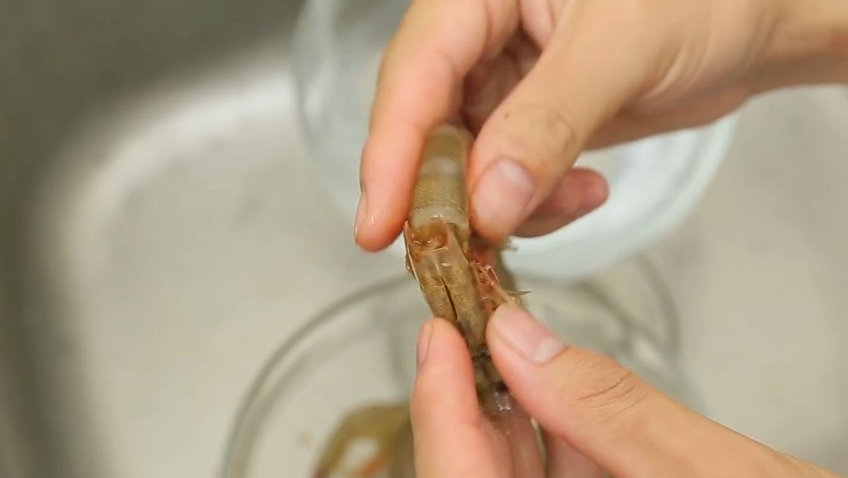Sơ chế tôm sú