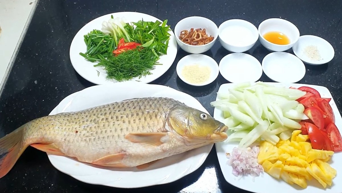 Nguyên liệu món ăn cá chép giòn nấu canh chua