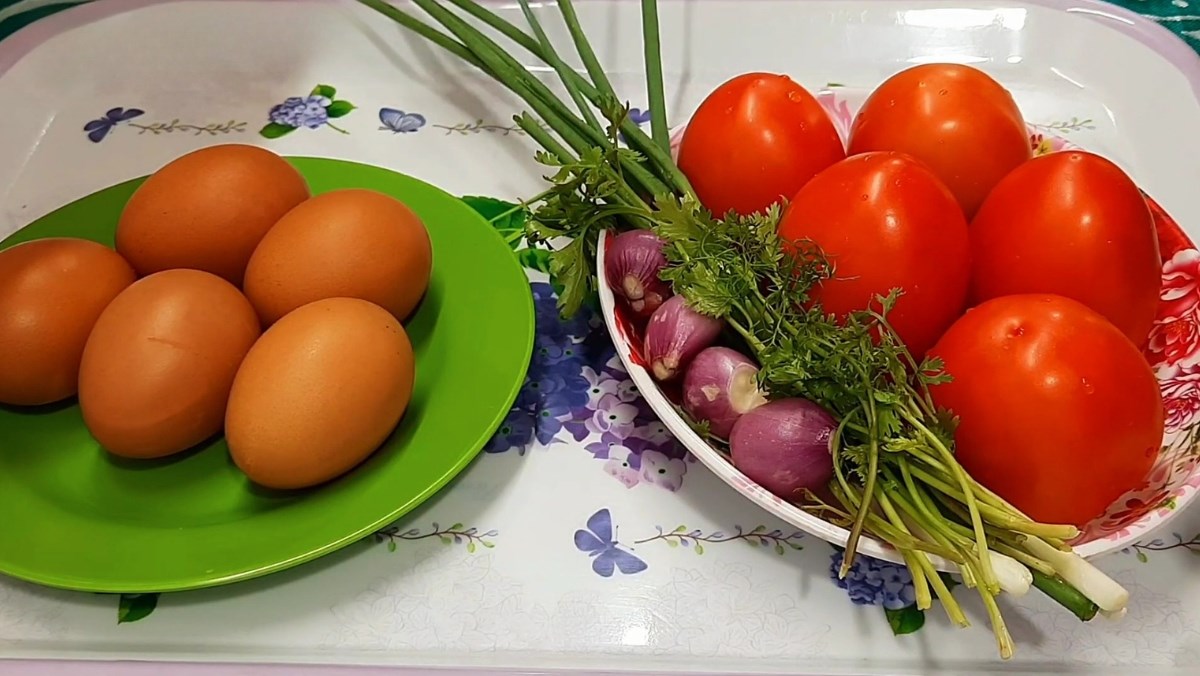 Nguyên liệu món ăn trứng sốt cà chua