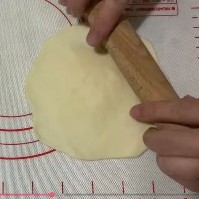 Bước 4 Cán bột và tạo hình bánh bao Bánh bao không cần bột nở