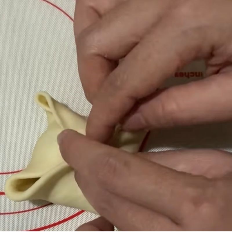 Bước 4 Cán bột và tạo hình bánh bao Bánh bao không cần bột nở