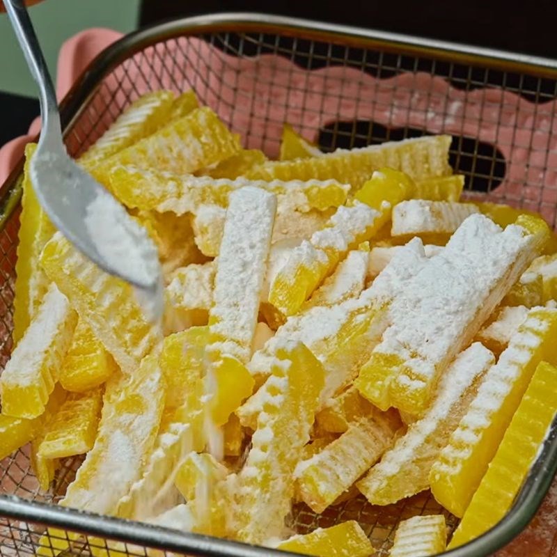 Bước 4 Áo bột chiên giòn cho khoai Khoai tây chiên giòn lâu