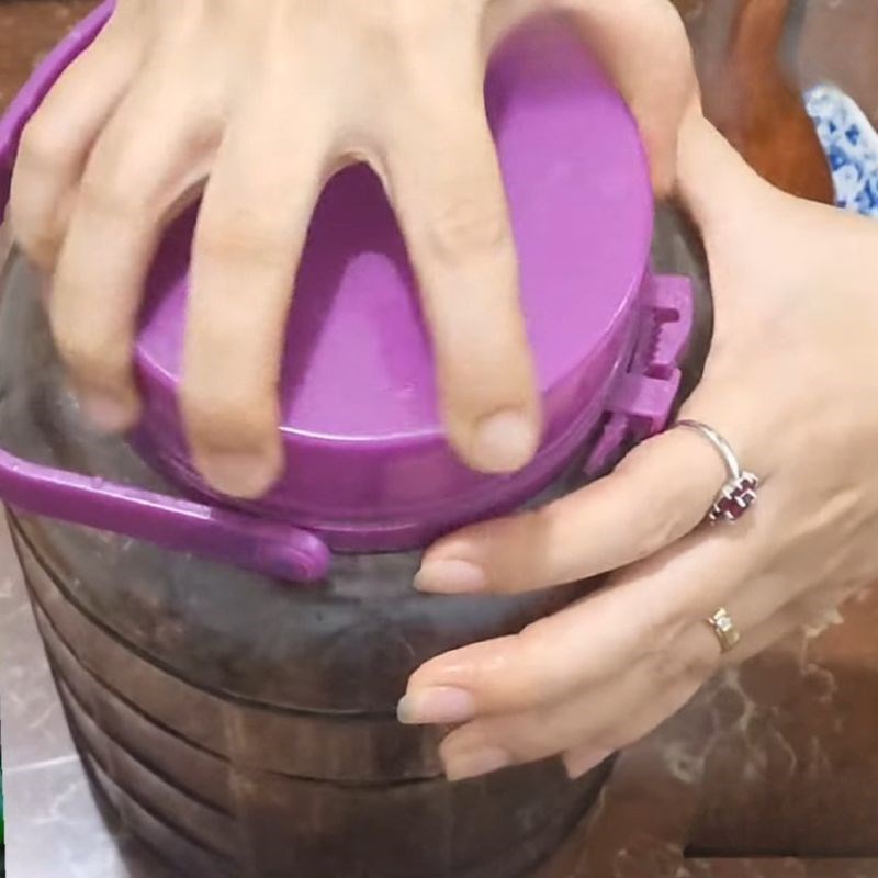 Bước 4 Bảo quản và chờ đợi thành phẩm Trái nhàu ngâm đường phèn