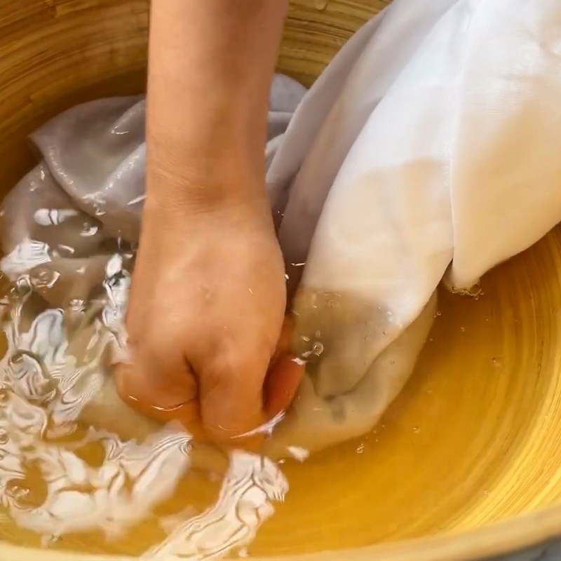 Bước 2 Bóp thạch từ hạt mác púp Thạch mác púp