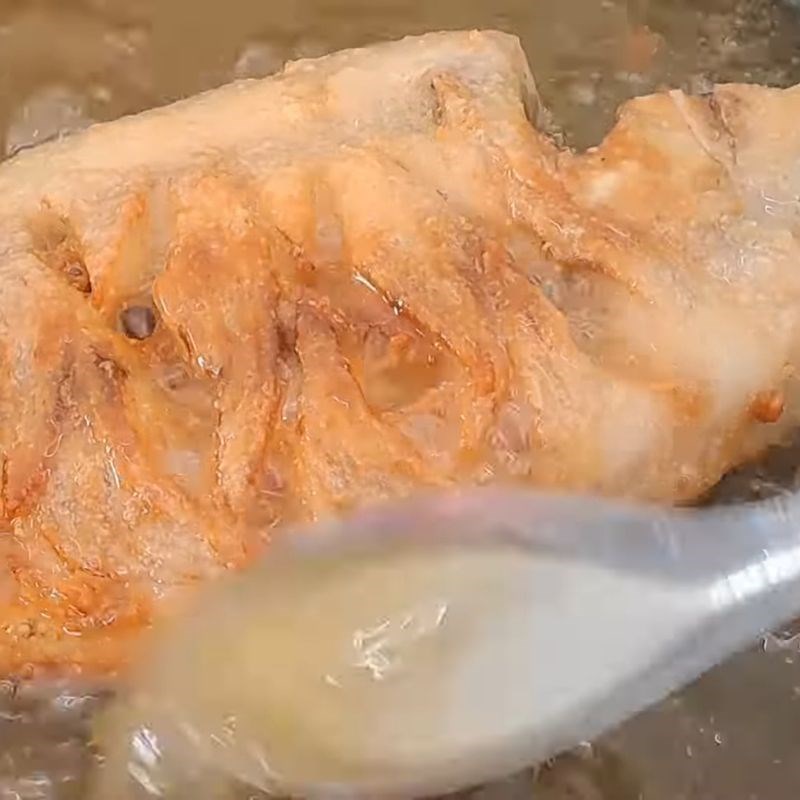 Bước 4 Cách chiên cá giòn đều, nhanh chín Ướp cá chiên giòn