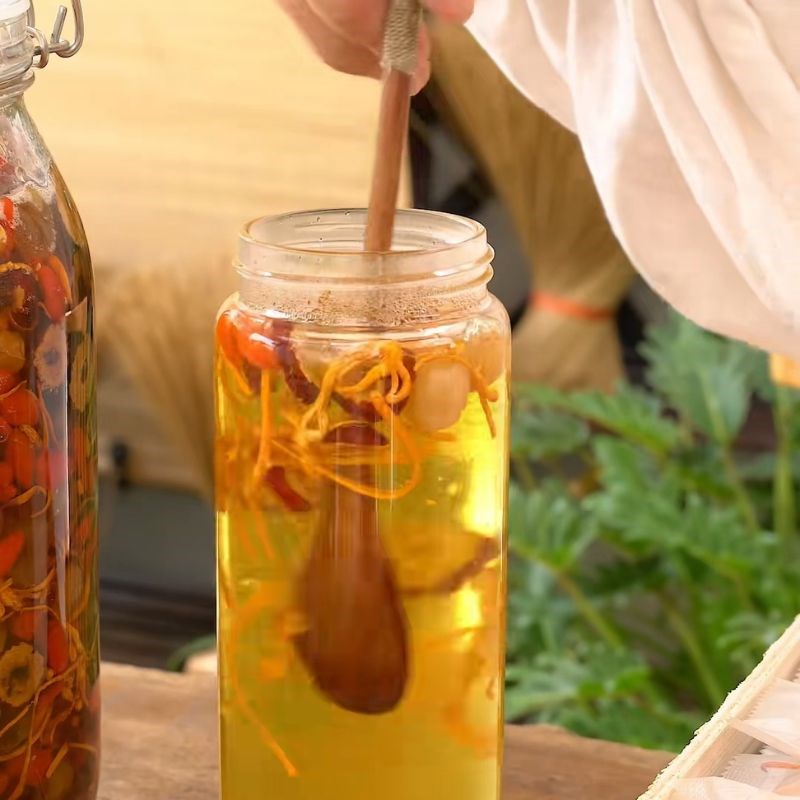 Bước 4 Cách dùng mật ong ngâm táo đỏ kỷ tử đông trùng hạ thảo Táo đỏ kỷ tử ngâm với mật ong