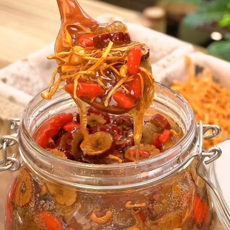 Bước 4 Cách dùng mật ong ngâm táo đỏ kỷ tử đông trùng hạ thảo Táo đỏ kỷ tử ngâm với mật ong