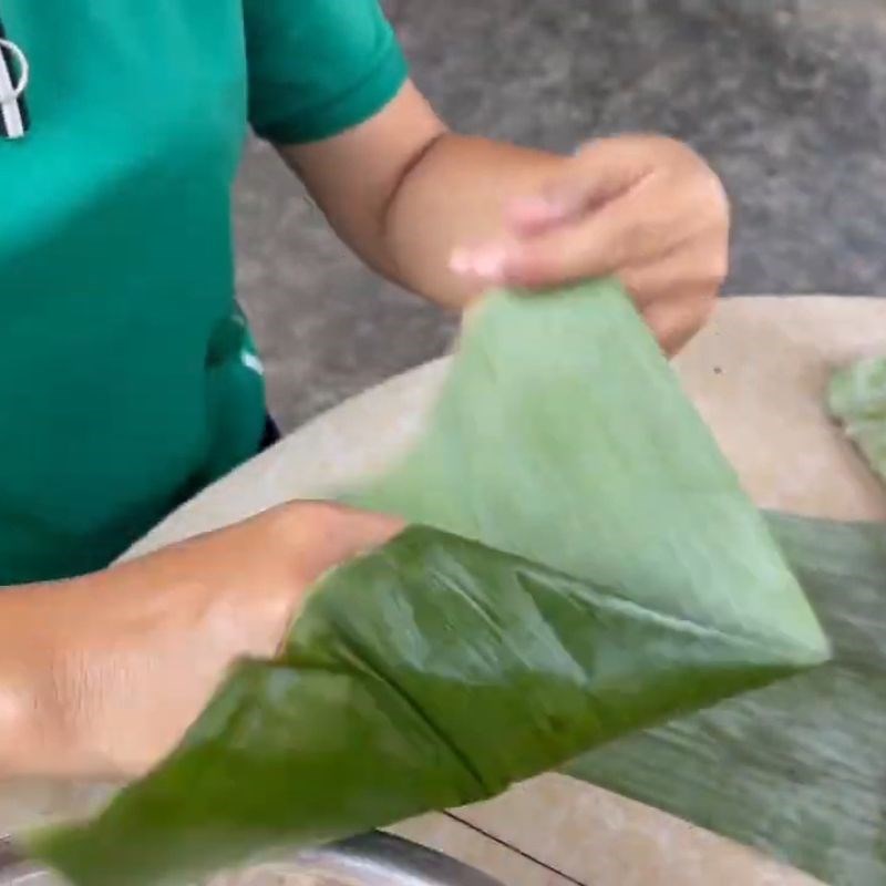 Bước 3 Cách gói bánh cóc mò đẹp Bánh cóc mò