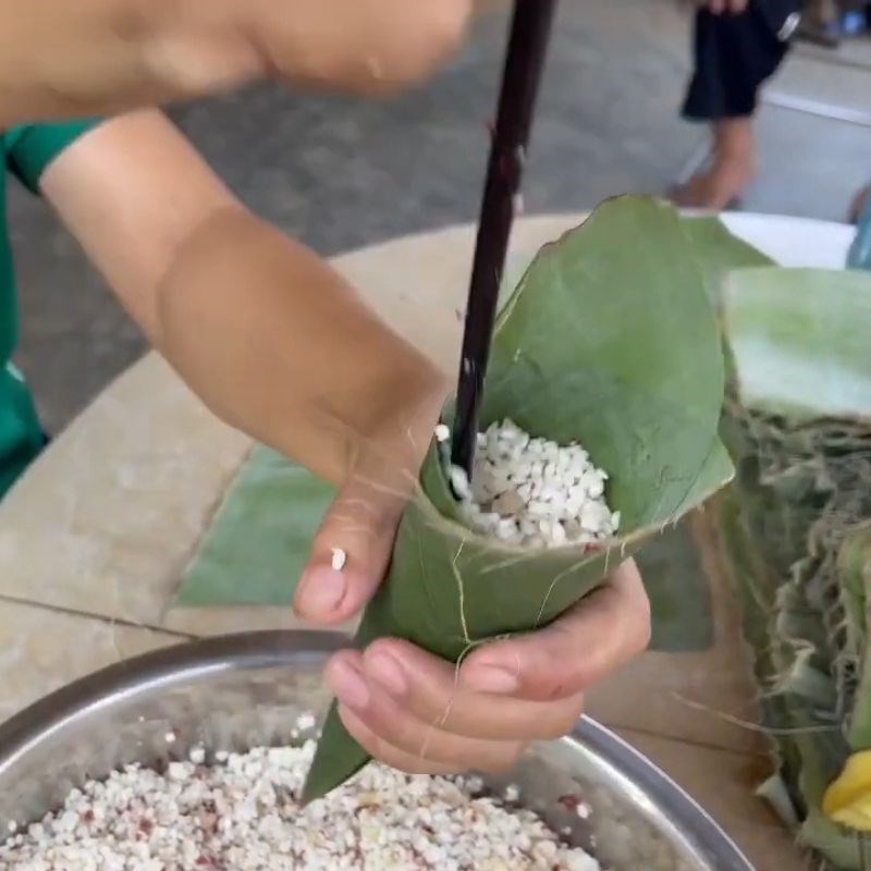 Bước 3 Cách gói bánh cóc mò đẹp Bánh cóc mò