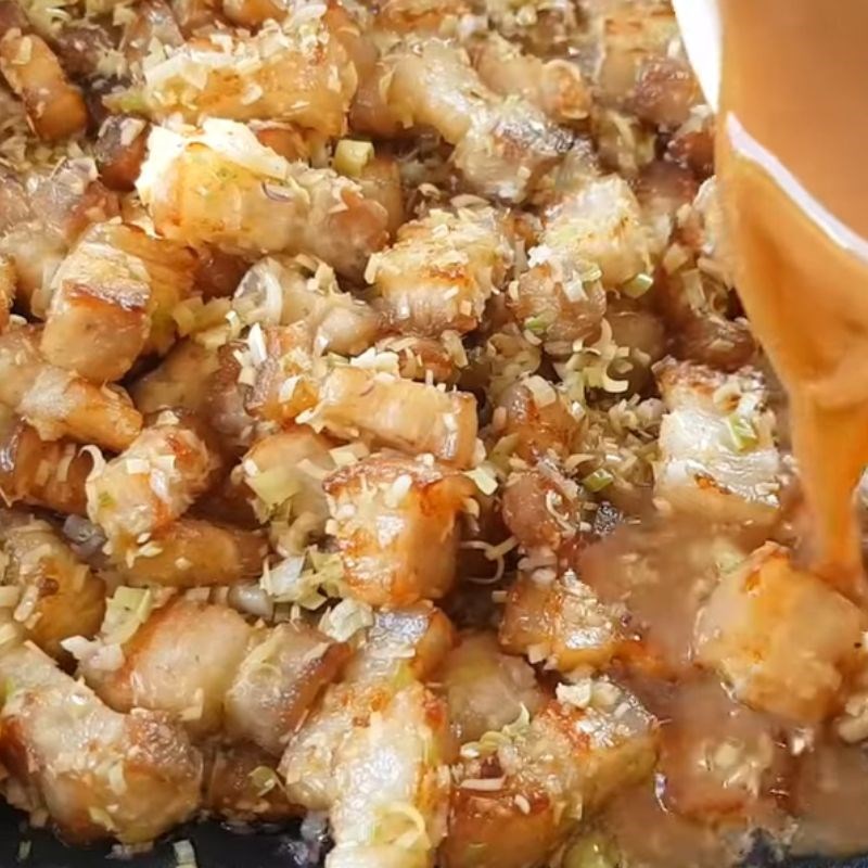 Bước 5 Xào mắm ruốc sả ớt với thịt Thịt xào mắm ruốc sả