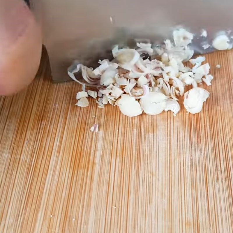 Bước 2 Chuẩn bị gia vị và ngâm mắm ruốc Thịt xào mắm ruốc sả