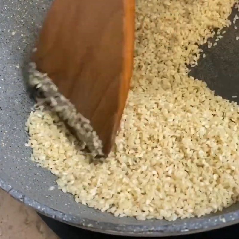 Bước 3 Cách rang mè thơm giòn, vàng đều Mè trắng rang