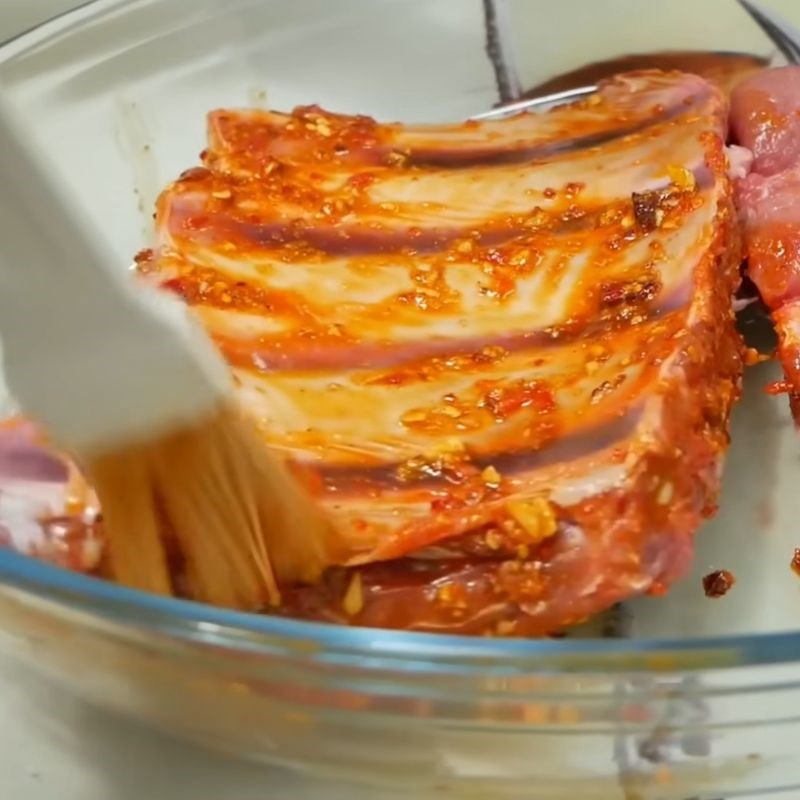 Bước 2 Cách ướp sườn bò nướng thấm đều gia vị Ướp sườn bò nướng