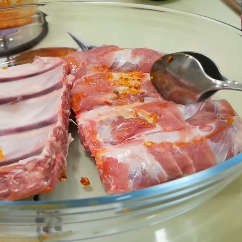 Bước 2 Cách ướp sườn bò nướng thấm đều gia vị Ướp sườn bò nướng