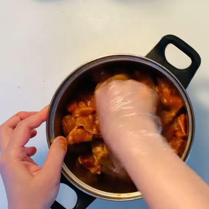 Bước 2 Cách ướp sườn non chiên giòn Ướp sườn non chiên giòn