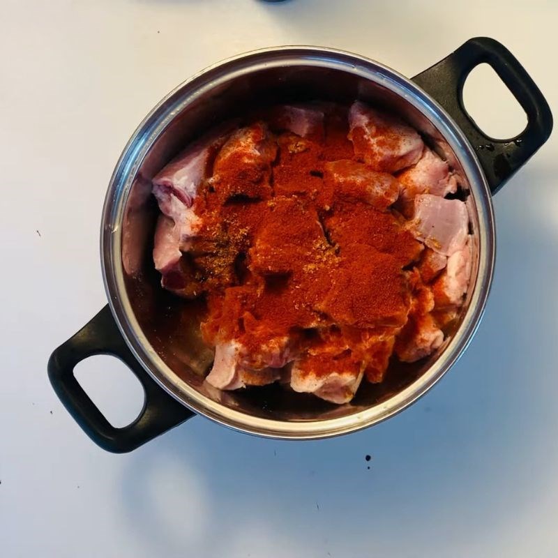 Bước 2 Cách ướp sườn non chiên giòn Ướp sườn non chiên giòn