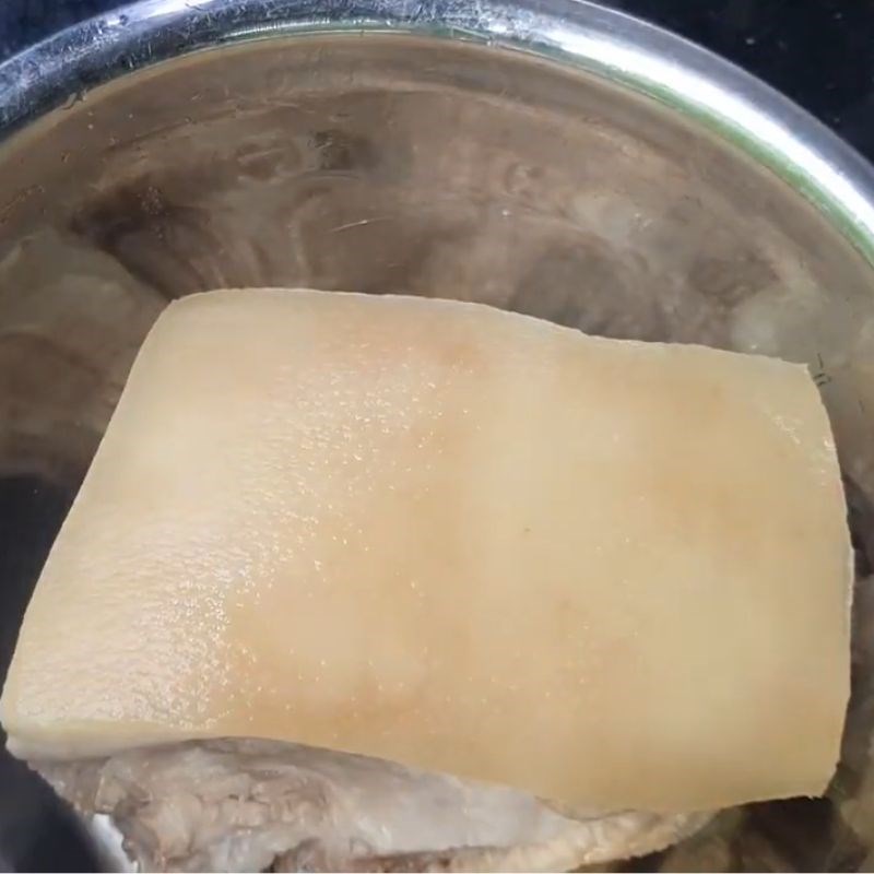 Bước 2 Châm bì và bí quyết làm giòn bì Thịt áp chảo giòn bì