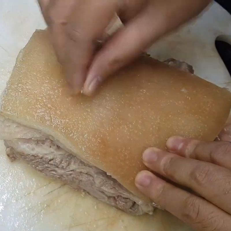 Bước 2 Châm bì và bí quyết làm giòn bì Thịt áp chảo giòn bì