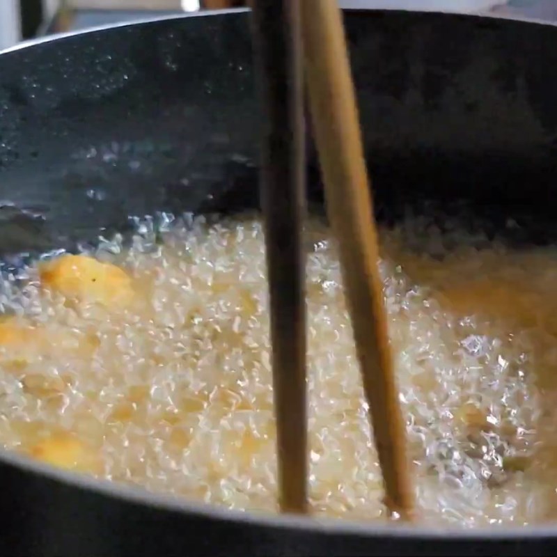 Bước 3 Chiên bánh khoai mì giòn rụm Bánh khoai mì chiên