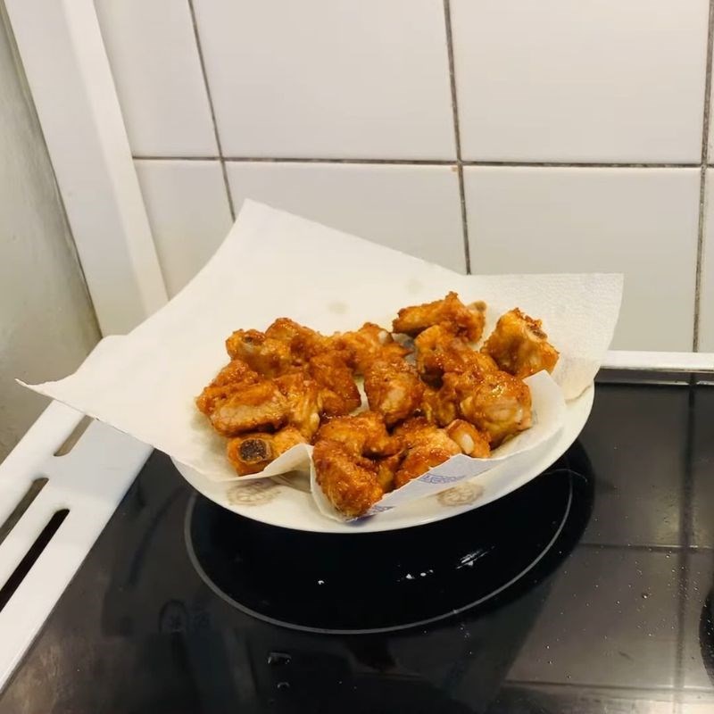 Bước 4 Chiên giòn sườn non Ướp sườn non chiên giòn