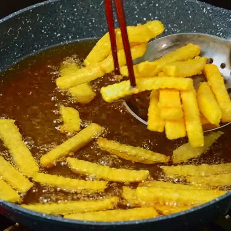 Bước 5 Chiên khoai 2 lần Khoai tây chiên giòn lâu
