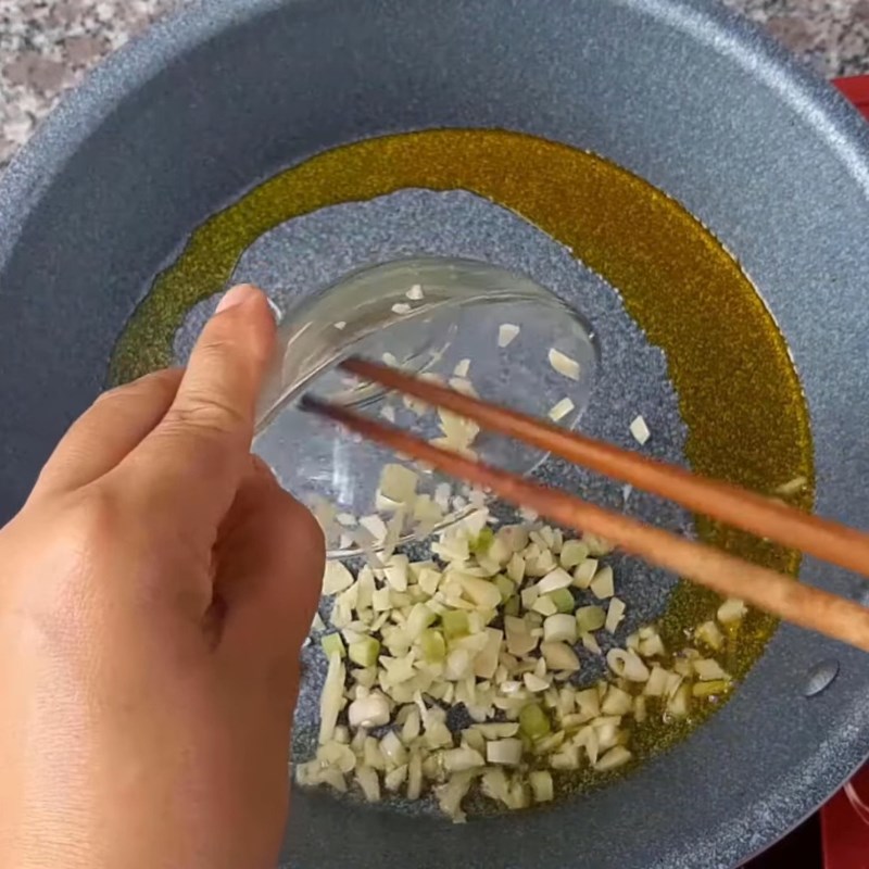 Bước 5 Chiên mực với nước mắm Mực trứng chiên nước mắm