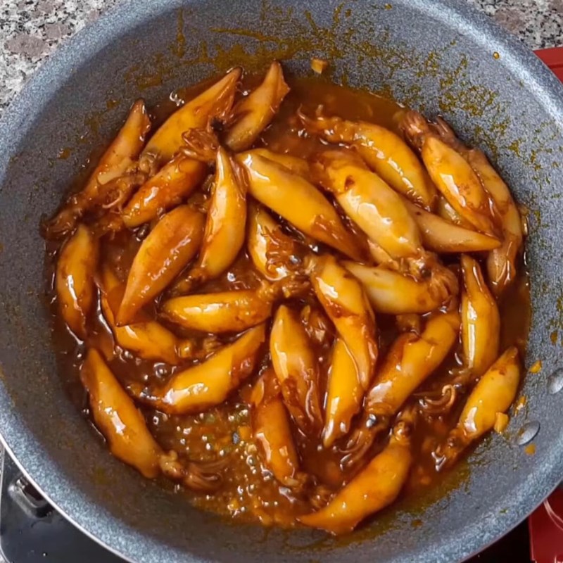 Bước 5 Chiên mực với nước mắm Mực trứng chiên nước mắm