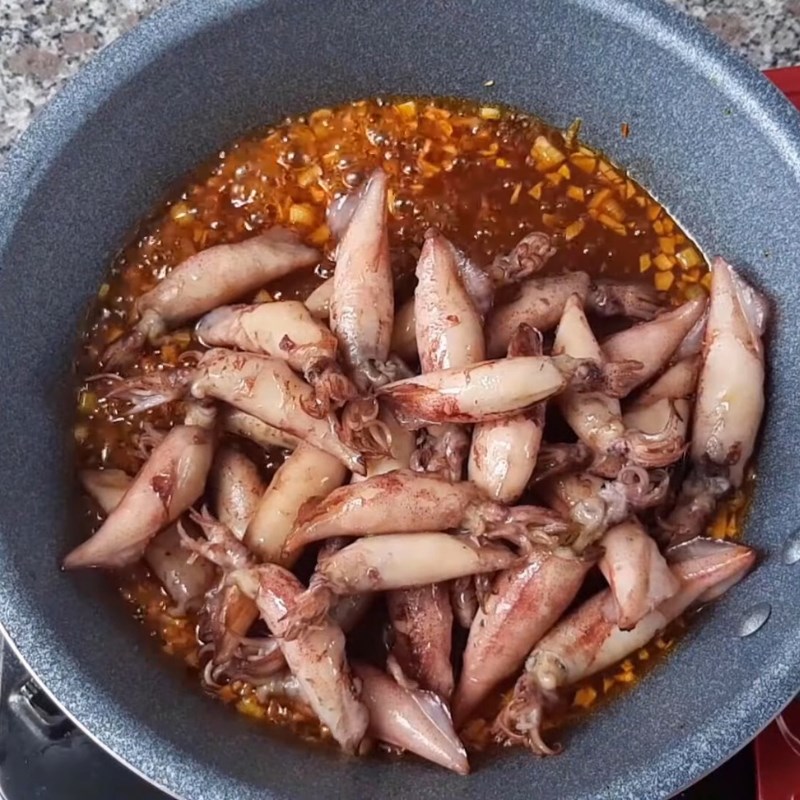 Bước 5 Chiên mực với nước mắm Mực trứng chiên nước mắm