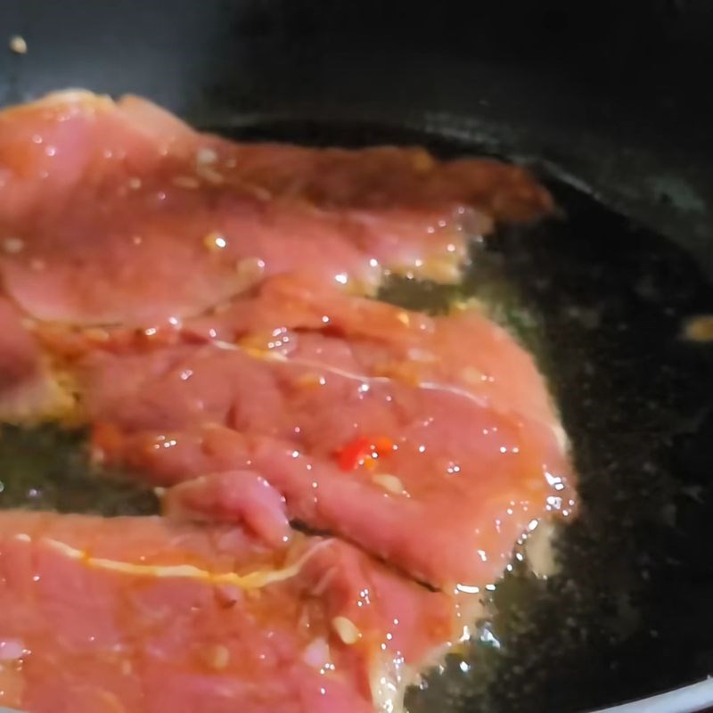 Bước 3 Chiên sườn cốt lết vàng đều, không khô Ướp cốt lết chiên