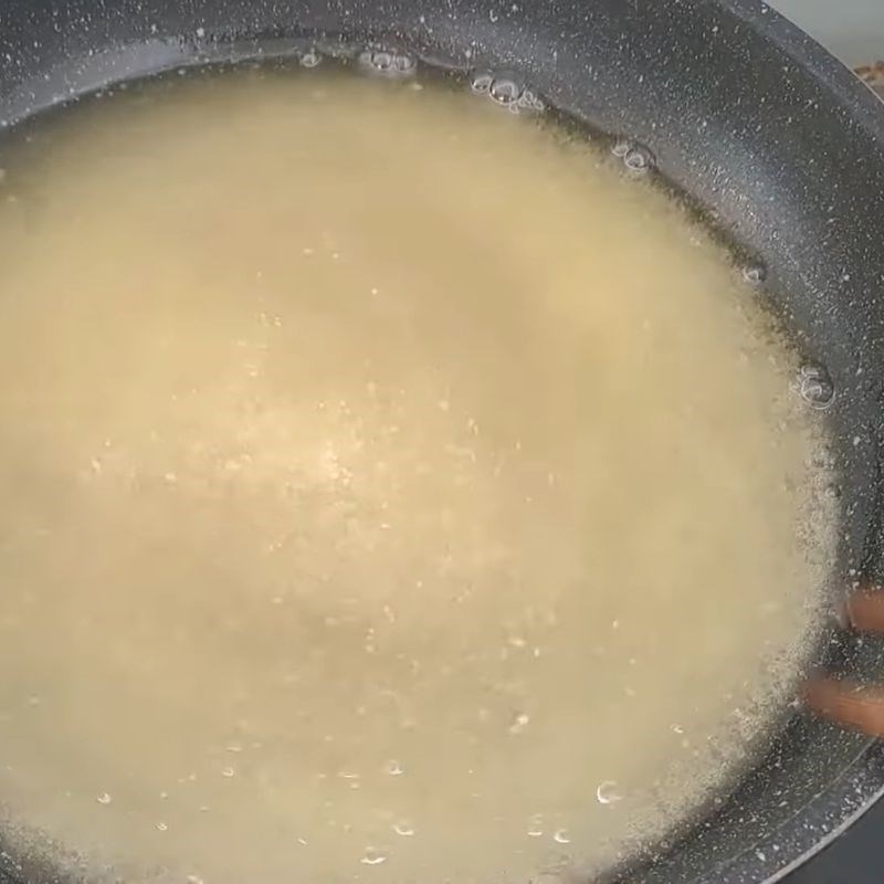 Bước 3 Chuẩn bị chảo và dầu chiên cá Ướp cá chiên giòn